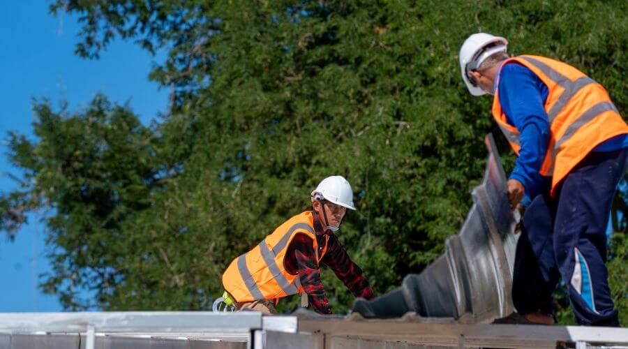 Professional gutter cleaning in Lake Zurich, IL